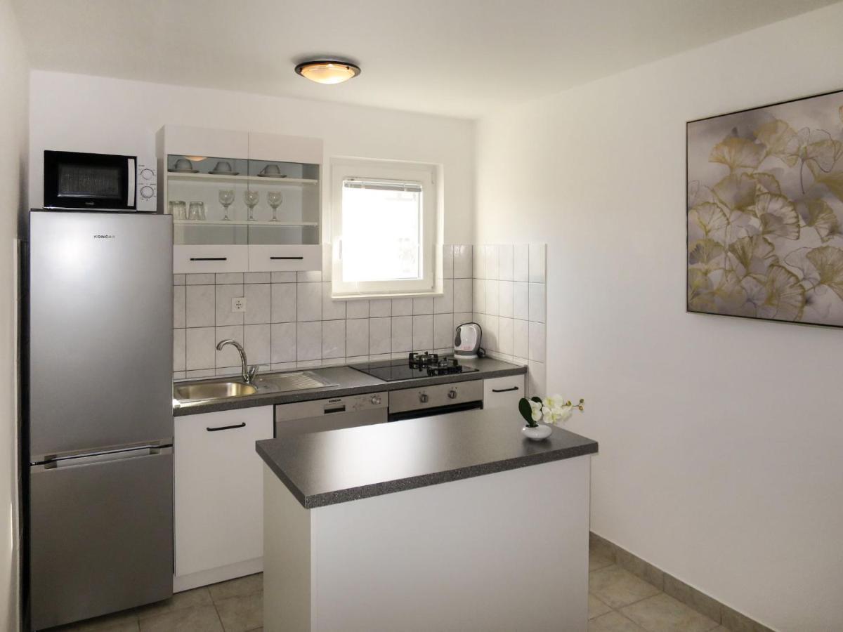 Holiday Home Tone By Interhome Привлака Екстер'єр фото
