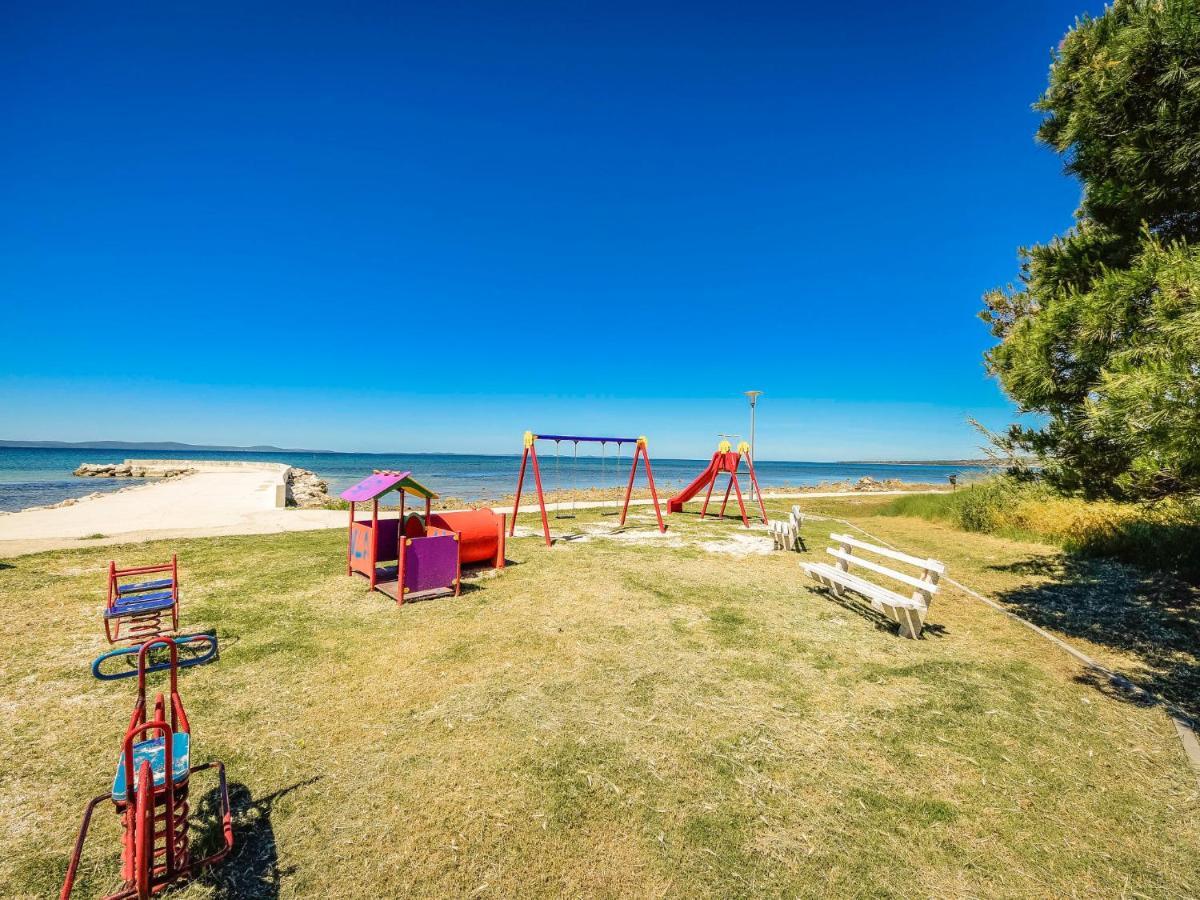 Holiday Home Tone By Interhome Привлака Екстер'єр фото